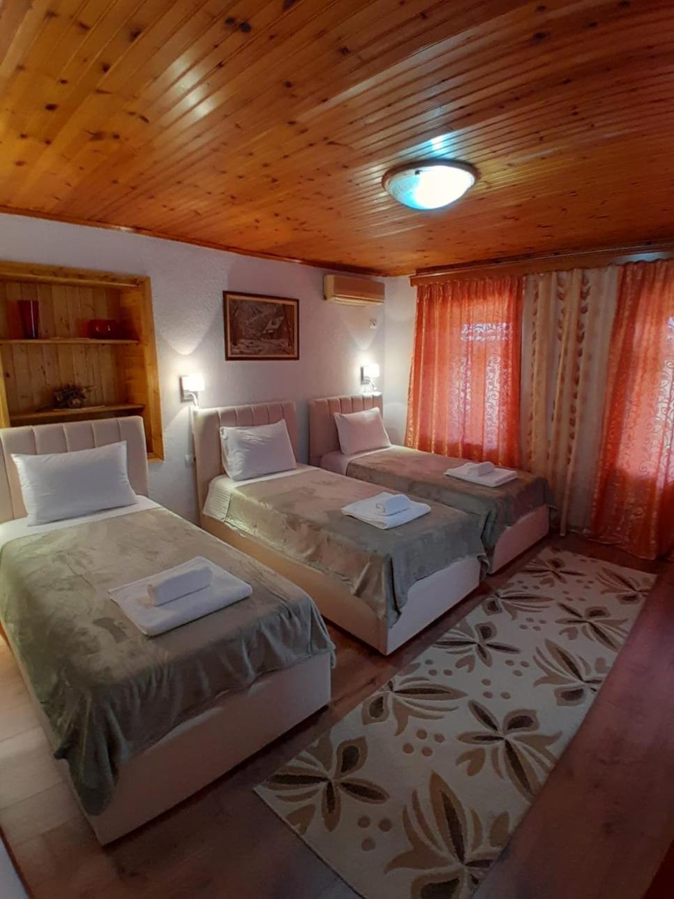 Guest House Ejona Gjirokastër Eksteriør billede