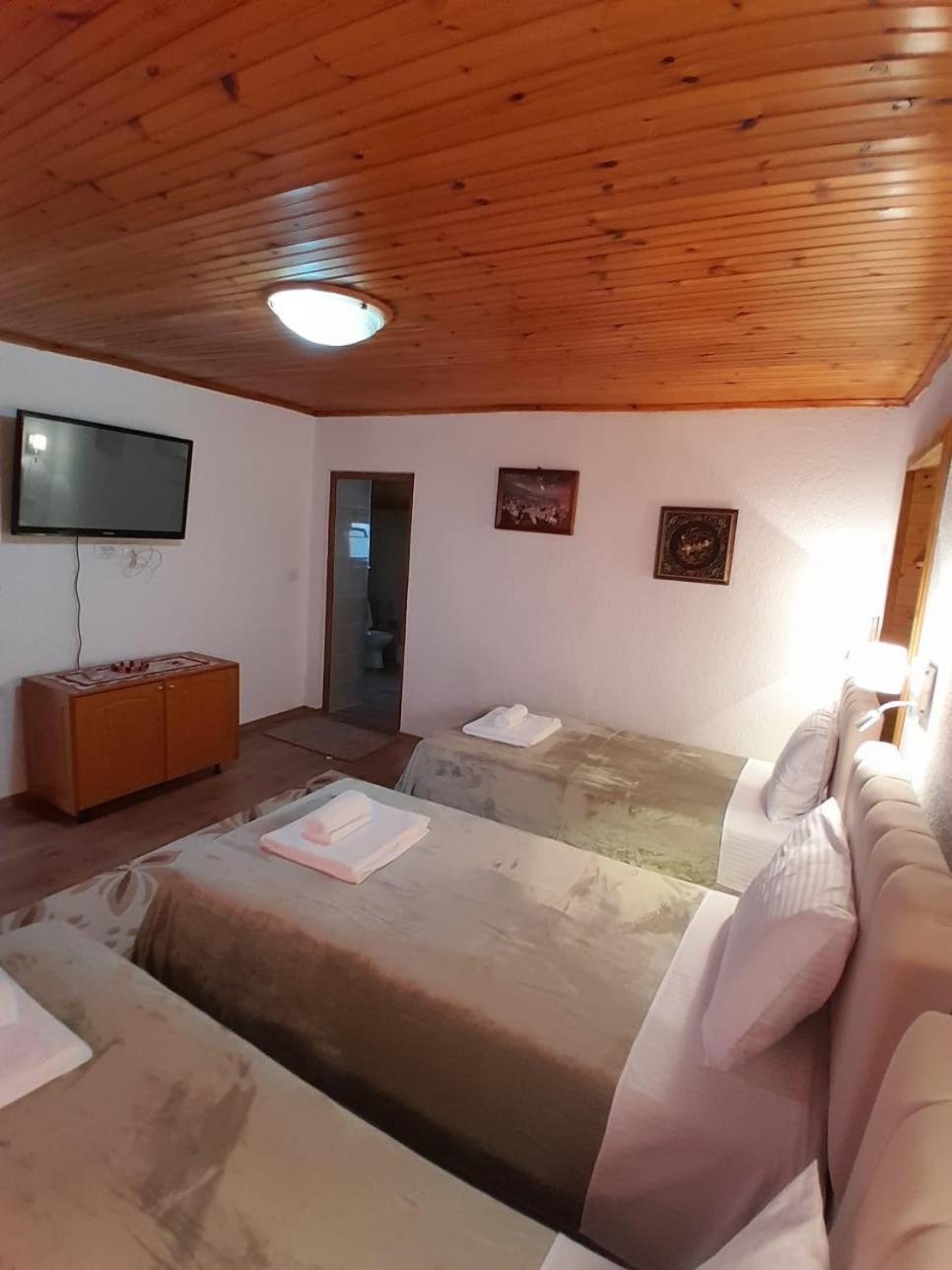 Guest House Ejona Gjirokastër Eksteriør billede