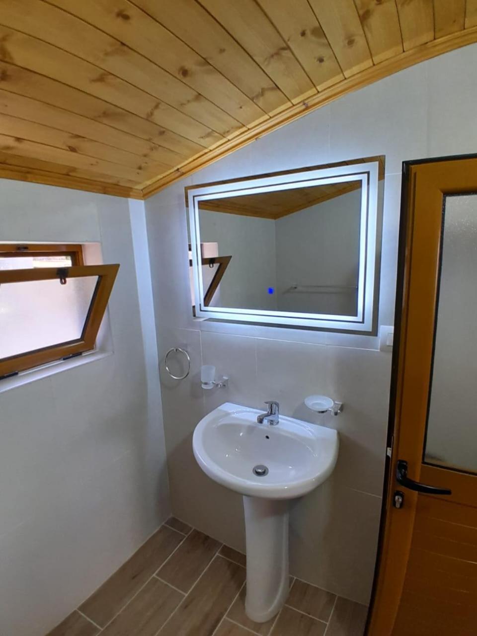 Guest House Ejona Gjirokastër Eksteriør billede