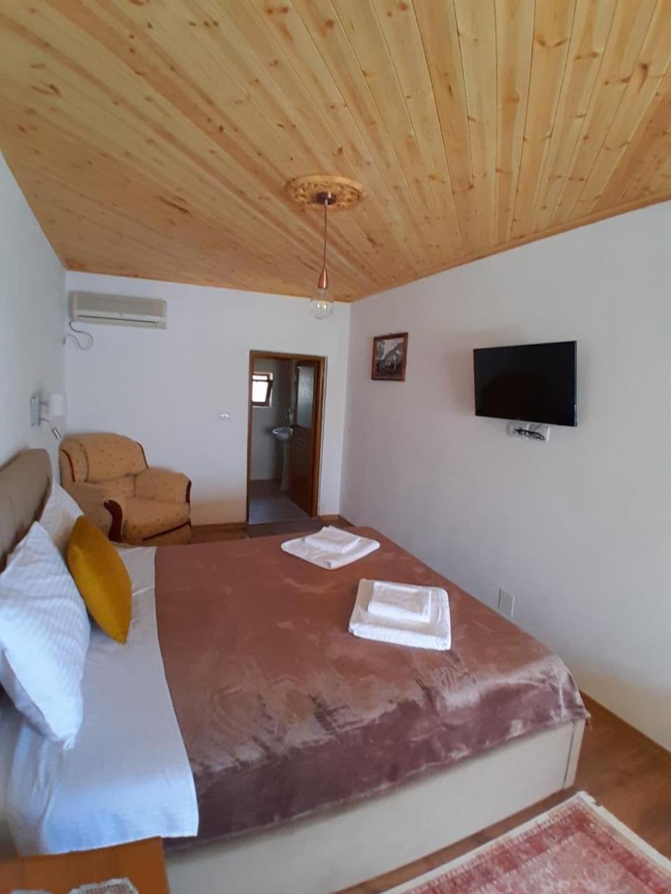 Guest House Ejona Gjirokastër Eksteriør billede
