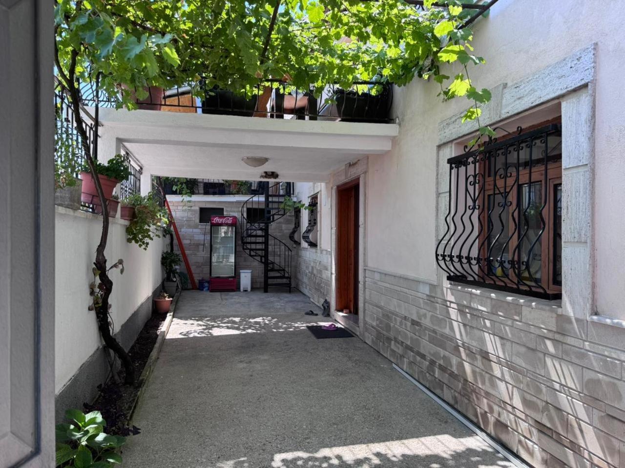 Guest House Ejona Gjirokastër Eksteriør billede