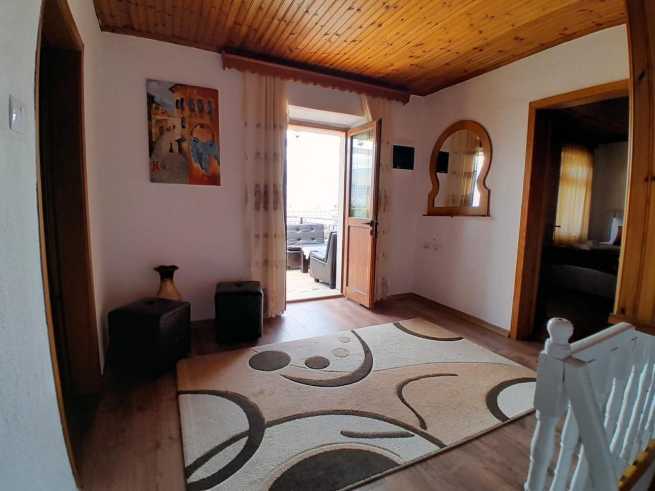Guest House Ejona Gjirokastër Eksteriør billede