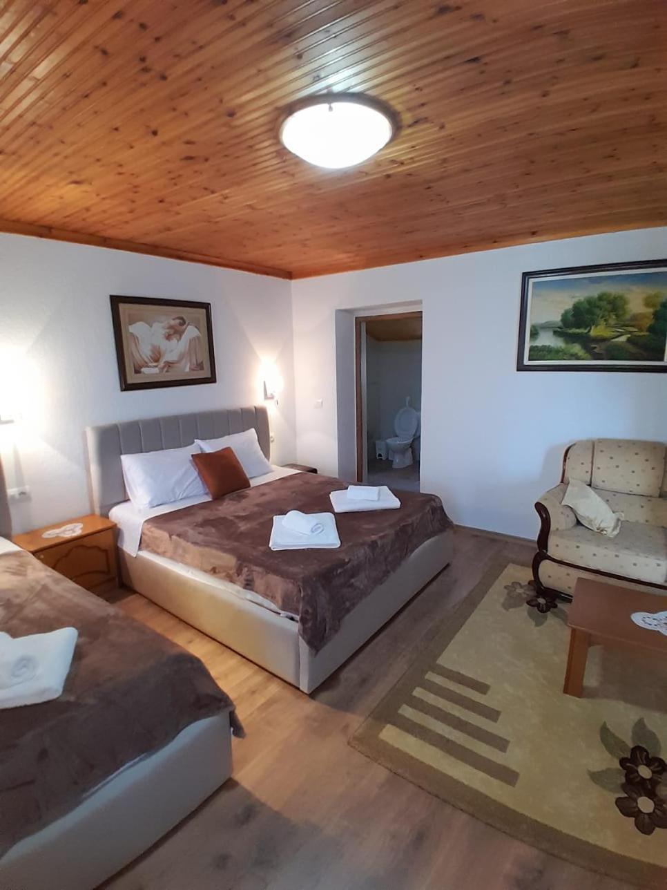 Guest House Ejona Gjirokastër Eksteriør billede